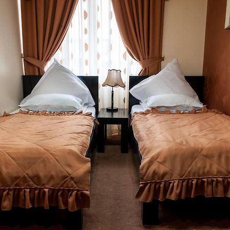 Pensiune Turistica Tosca Bacau Bagian luar foto