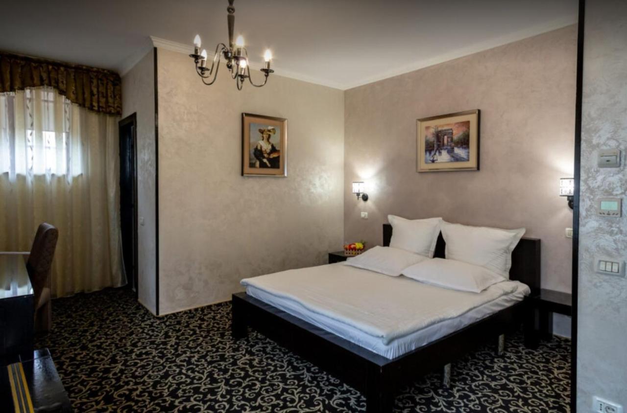Pensiune Turistica Tosca Bacau Bagian luar foto