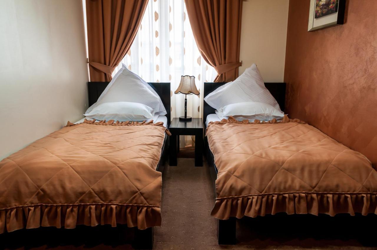 Pensiune Turistica Tosca Bacau Bagian luar foto